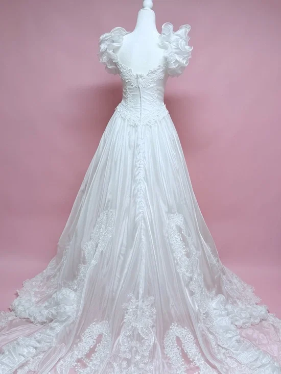 Elegant White Vintage Lace Ballgown Wedding Dress - Picture 7 of 15